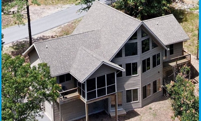 McGaheysville House | Lovely Views - Top of the Mountain - Foosball & Pool Table - Screened in Porch