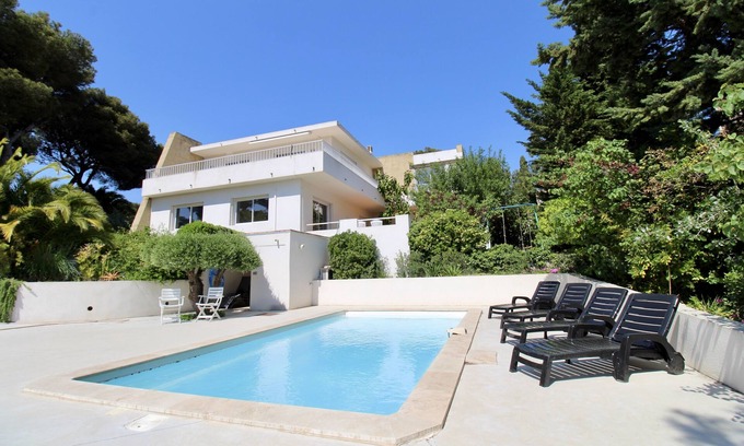 Carry-le-Rouet Villa | Lovely villa close to the beach, sea view, swimming pool and petanque court.
