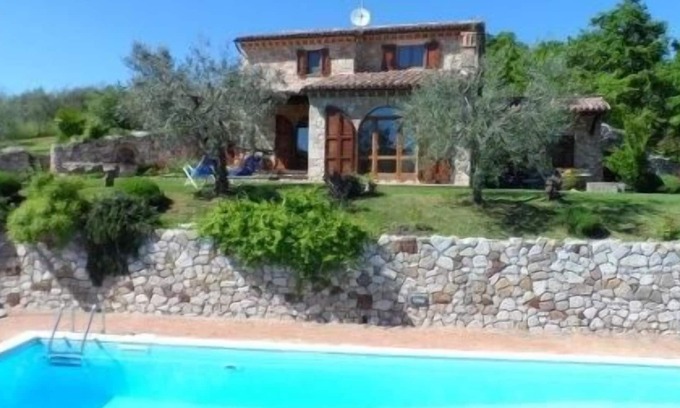 Avigliano Umbrio Villa | Lovely villa with pool near Todi and Orvieto. Ideal for families and larg groups