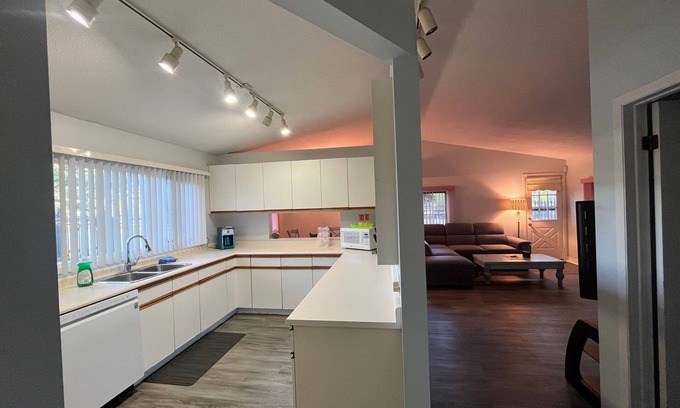 Wasaga Beach Cottage | Lovely Water Front Cottage- pool,firepit and amenities near by & access to water