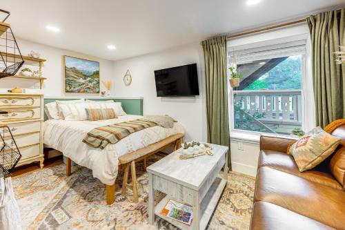 Manitou Springs Apartment | Lovers Lane Chalet Dtwn Manitou Springs Studio!