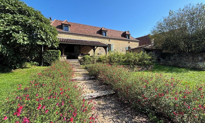 Le Buisson-de-Cadouin Cottage | LOVINGLY RESTORED BARN WITH HEATED POOL & LARG GARDEN NEAR BY SARLAT