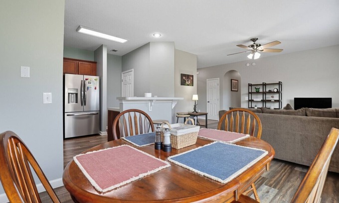 Richmond Hill House | Lowcountry Escape near Savannah | Spacious Backyard & Comforts of Home