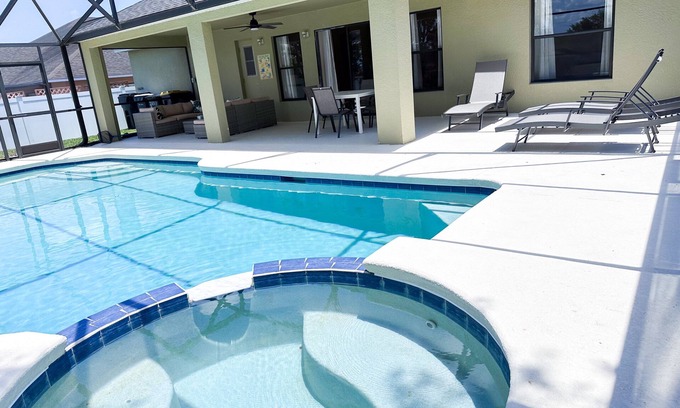 Legacy Park Villa | LP307CR - Tranquil Oasis Retreat 6b/3b w/Pool and Spa