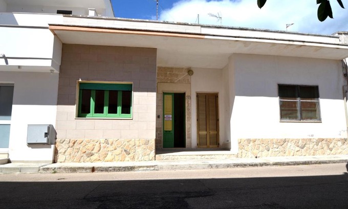 Roca Vecchia House | Luce holiday home with air conditioning for 5 guests