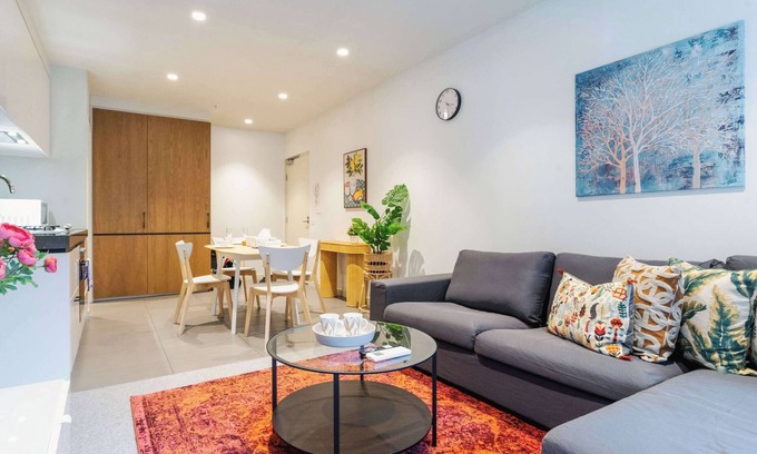 South Yarra Apartment | Lucia South Yarra *POOL, GYM & PARKING
