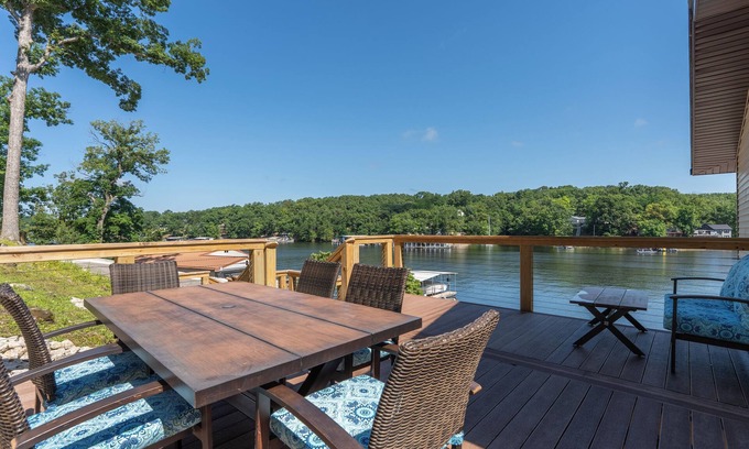 Osage Beach Apartment | Lucky Duck Water's Edge stand alone 1-bedroom apartment in Lake Ozark, Missouri