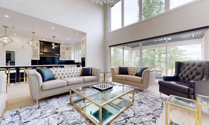 Fort Erie Villa | Lucky Mansion - a Luxury Villa in Fort Erie !