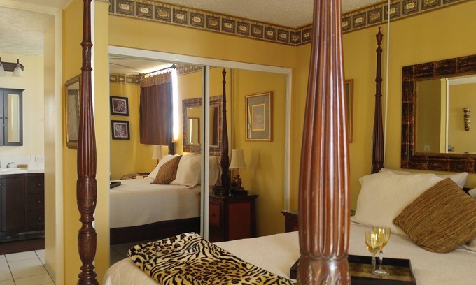 Waikiki Condo | Lucky you! Penthouse with 1 bedroom, stunning sea views, great amenities, sleeps 5