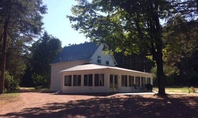 La Pointe House | Lucy`s Farm House - Beautiful Property with over 250 Feet of Sand Beach!