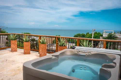 Zona Norte Villa | Lujosa Villa con Piscina Privada, Jacuzzi, Terraza, BBQ, AC muy Cerca de la Playa