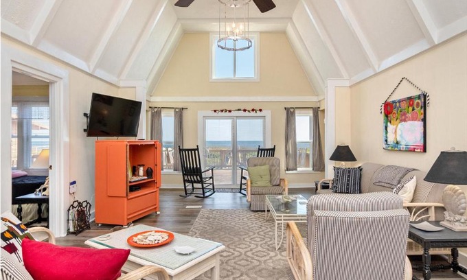 Caswell Beach House | Lukes Hideaway by Oak Island Accommodations