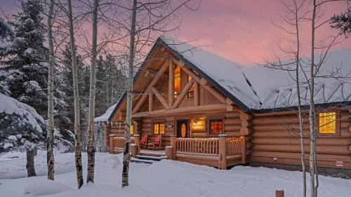 Westridge House | Luminary Log Chalet