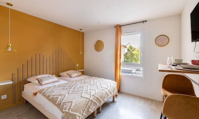 Lourdes Apartment | Lumineux Studiodhalia Wi-fi