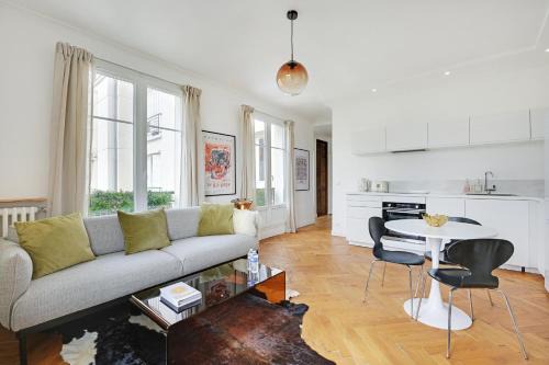 Prince–Marmottan Apartment | Luminous Apartment