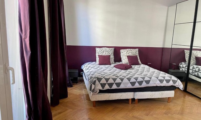 Perier Apartment | Luminous Apartment golden quarter