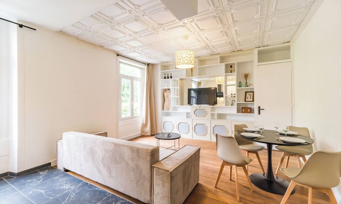 Guingamp Apartment | Luminous, designer cocoon near train station Hôtel Lefort