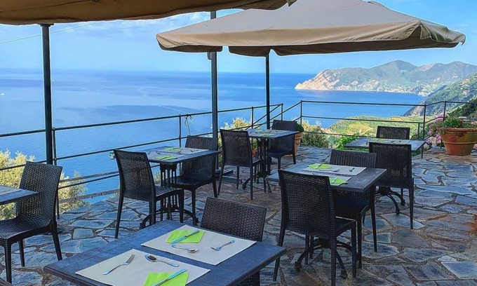 Volastra Hotel | Luna di Marzo