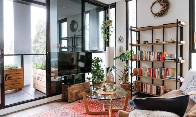 Collingwood Apartment | Luna Stylish and Chic Collingwood Apartment
