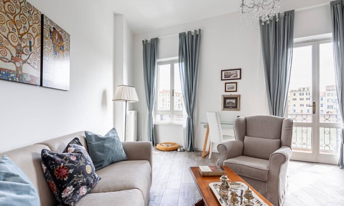 Pisa City Centre Apartment | Lungarno Elegant Apartment with Panoramic Balcony