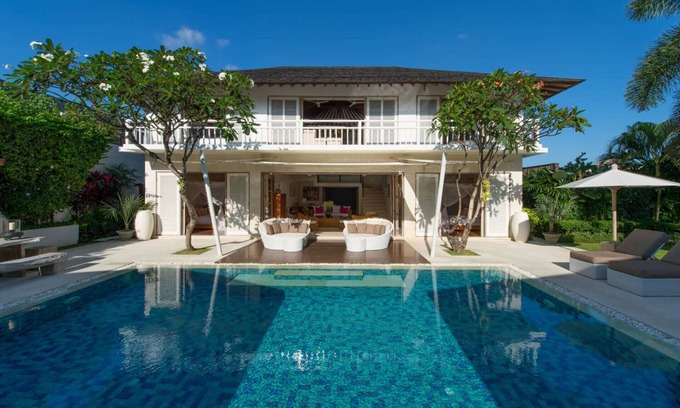 Seminyak Villa | Lush Escapes by the Ocean – Bali Villa 1064