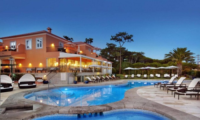 Quinta da Marinha House | Lush Gardens & Sea Views! FREE Parking, Close to Santa Marta Lighthouse Museum!