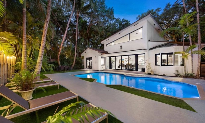 Northeast Coconut Grove House | Lush Villa with heated Pool sleeps 13, Location!