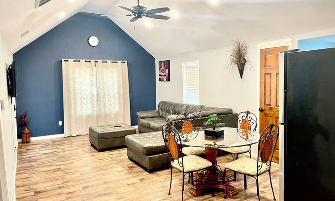 Springfield House | Lush Wonders! Sleeps 7, Wi-Fi, Parking, BBQ.