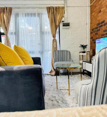 Downtown Johannesburg Apartment | Luu's