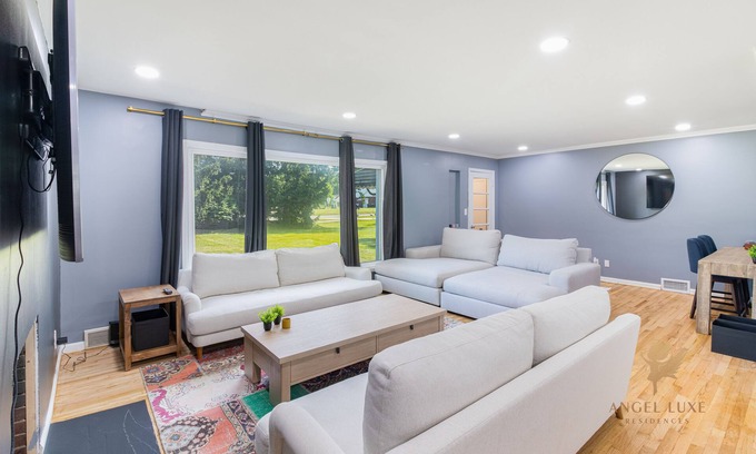 Rochester Hills House | Lux 1 level 1800sqf, close to downtown Rochester, Royal Oak, Birmingham, Detroit