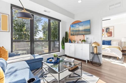 St. Anthony West Apartment | Lux 2BD Sofa Bed DT &UMN GYM Free Street parking