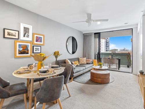 Hamilton Apartment | Lux 2BR Apt 5 Stars Hotel Pool Gym 10 min CBD