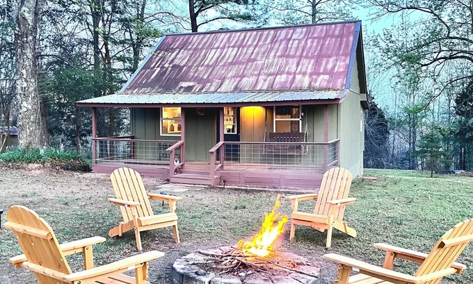 Newton County Cabin | Lux Cabin: Buffalo River, hiking trails, waterfalls, WiFi, Laundry, Dog friendly