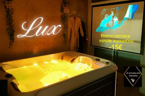 Aulnoy-lez-Valenciennes Apartment | Lux, chambre spa privatif Valenciennes