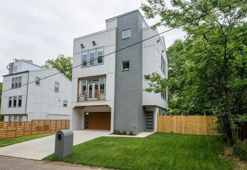 East Nashville House | Lux East Nash-Hot Tub & Rooftop Patio