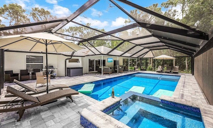 Central Naples House | Lux Fam Pool/Spa Pcklbl By Beach Private Home 8ppl