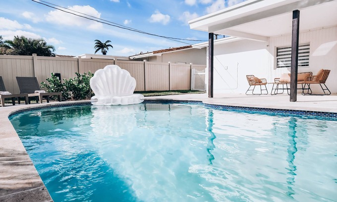 Dania Beach House | Lux Family Oasis with Heated Private Pool, King Bed & HD TVs