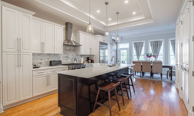 Stanton Park House | LUX Gorgeous House in DC 3 Bedrooms Private Garage
