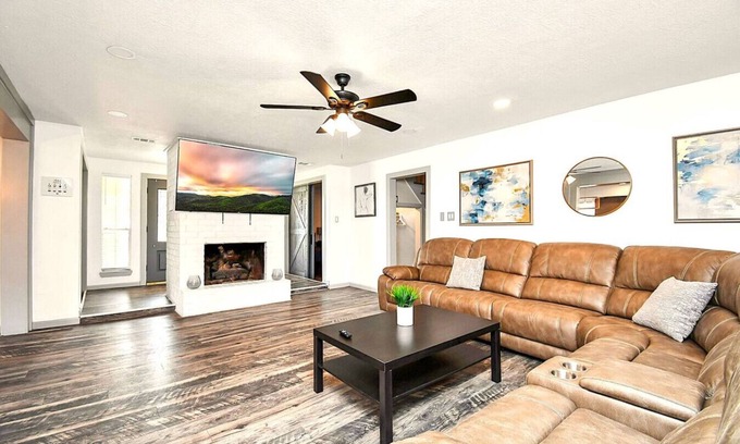Barker Apartment | Lux Home w/Heated Pool & Spa: 30 Min to Downtown