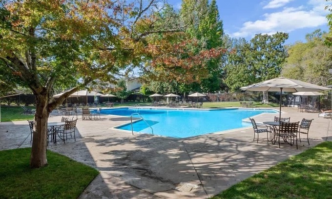 Napa Apartment | Lux Napa Escape | King Bed + Steps to Wineries