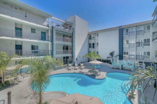 Beverly Grove Apartment | Lux Oasis in West Hollywood, Free Parking & Swimming pool