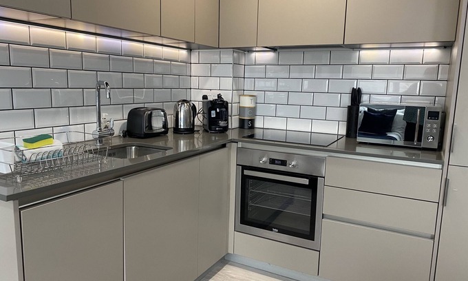 Bedford Apartment | Lux Stay For Weekday Workers & Weekend Explorers