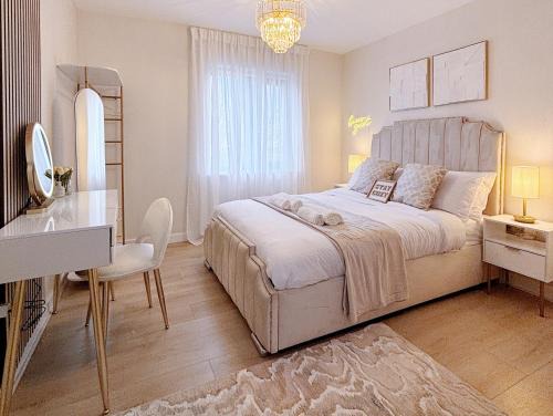 Leeds Apartment | Lux Stays - Luxury Leeds City Apartment with Jacuzzi & Free Parking