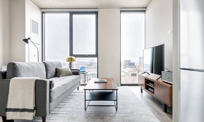 West Loop Apartment | Lux West Loop Studio w/Pool, Gym, nr. Restaurant Row, by Blueground