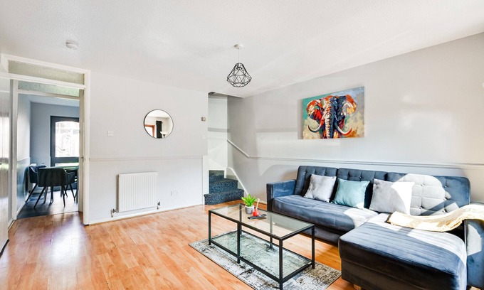 Bromley South House | Luxe 2 bed house in London - Free parking