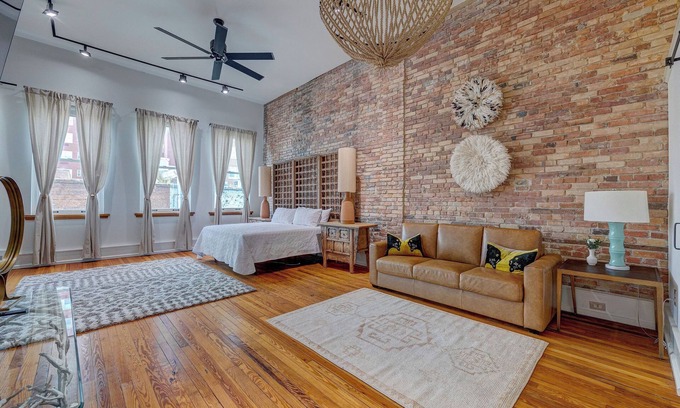 Wilmington Historic District Apartment | Luxe 220, Unit 4 - Penthouse with Spa Bath & Jacuzzi Tub
