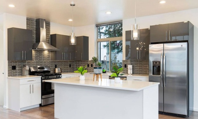 Ballard House | Luxe 3Bdr Home | Parking | Roof Oasis | City Views
