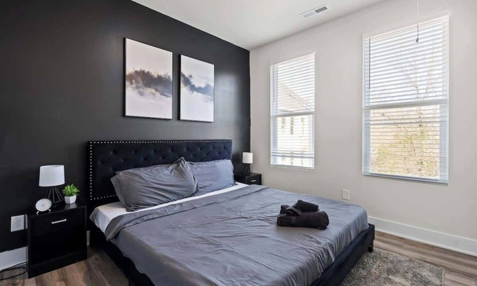 Charlotte House | Luxe 4BR King Townhouse w/Rooftop in Uptown CLT!
