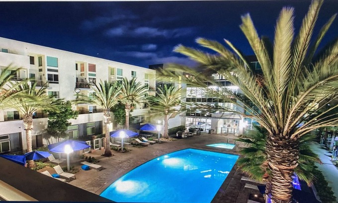 East Ybor Apartment | Luxe - Apt in Ybor City -Tampa Bay/ FREE PARKING +WIFI
