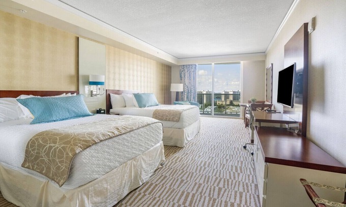 Sunny Isles Beach Hotel | Luxe Beachfront Resort, Top Location & Amenities